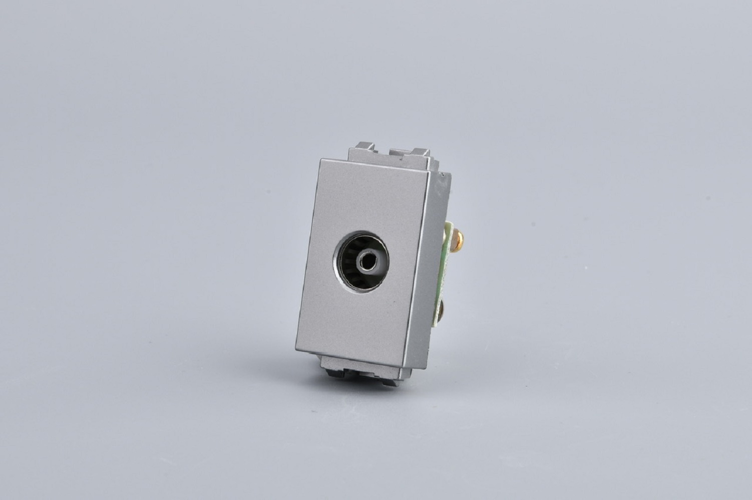 Ổ Cắm Tivi Cỡ S Bc15 Iso 9001:2015
