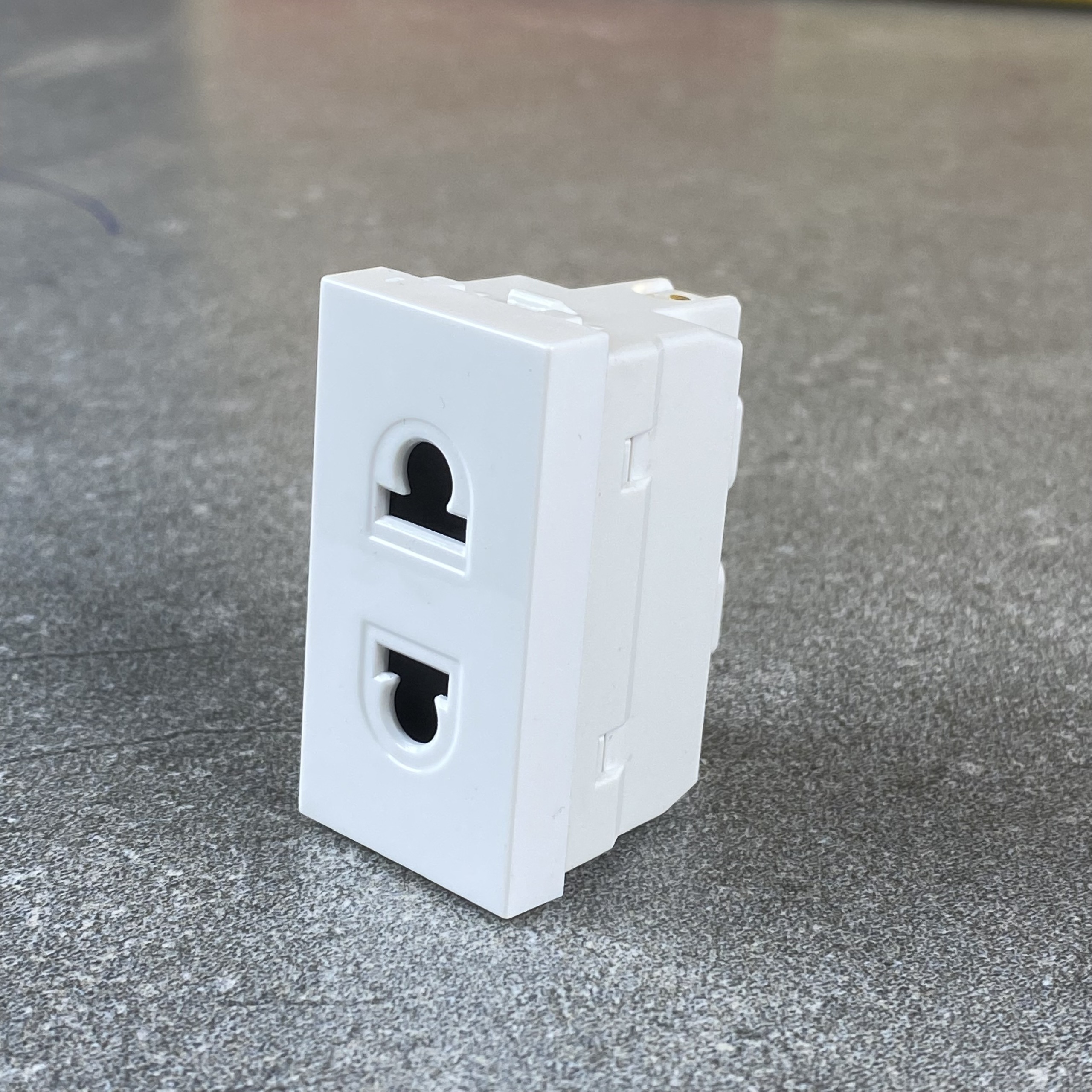 Ổ Cắm 2 Chấu 16a Ha09 Iso 9001:2015